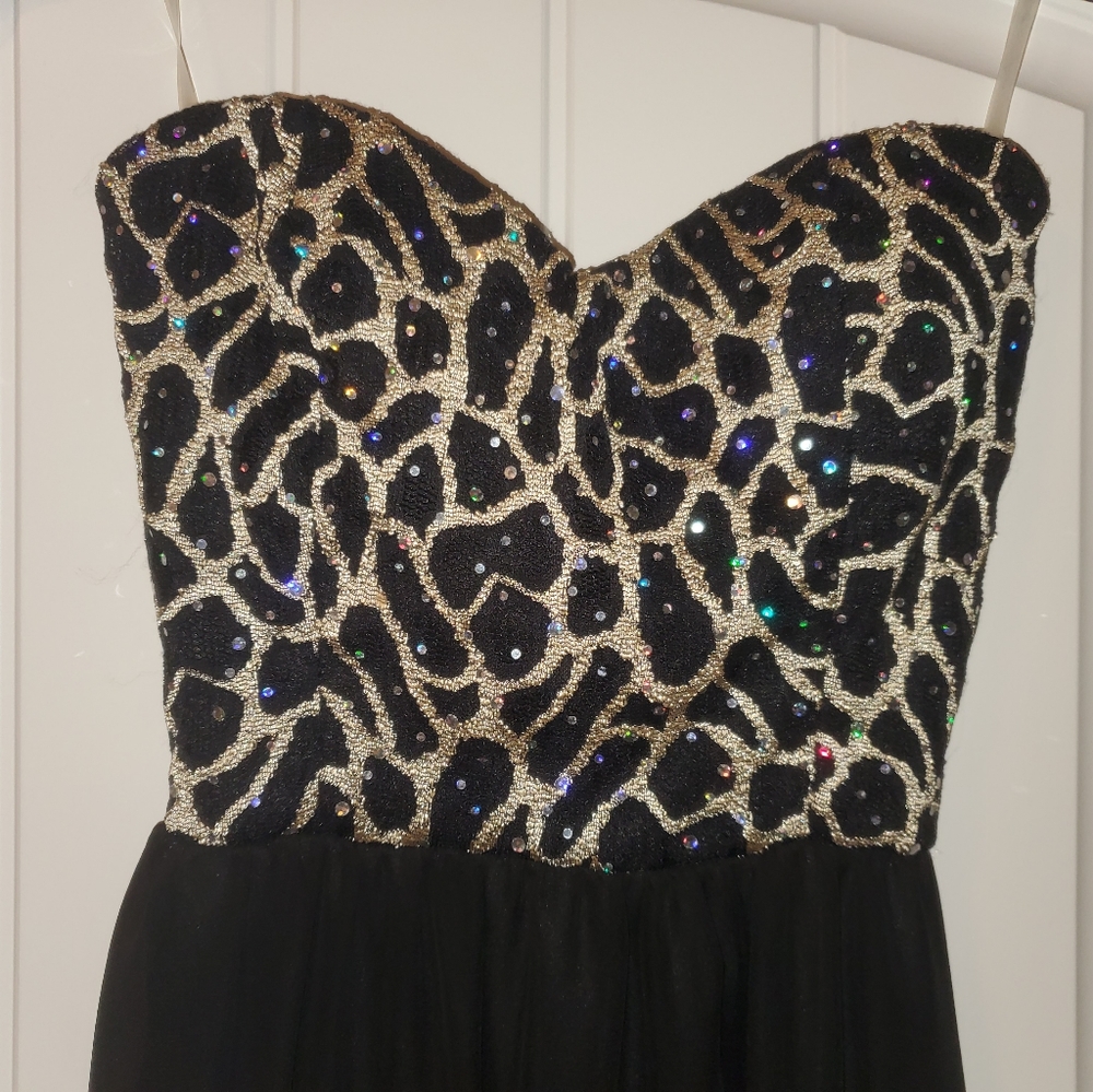 Dress - Picture 2 of 4